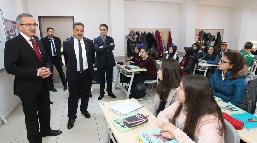 Kaymakam G&uuml;ler Ve Başkan K&ouml;şker Kanuni Lisesi&rsquo;ne Konuk Oldu