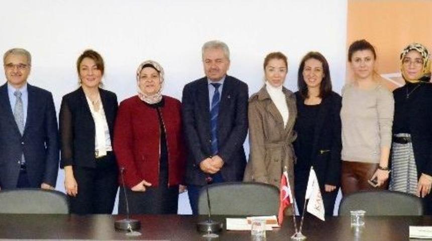 &Uuml;niversite &Ouml;ğrencilerine &Ccedil;ocuk İstismarı Anlatıldı