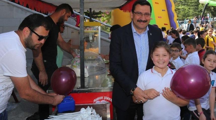 Başkan Ak &Ccedil;ocukların 23 Nisan Coşkusuna Ortak Oldu