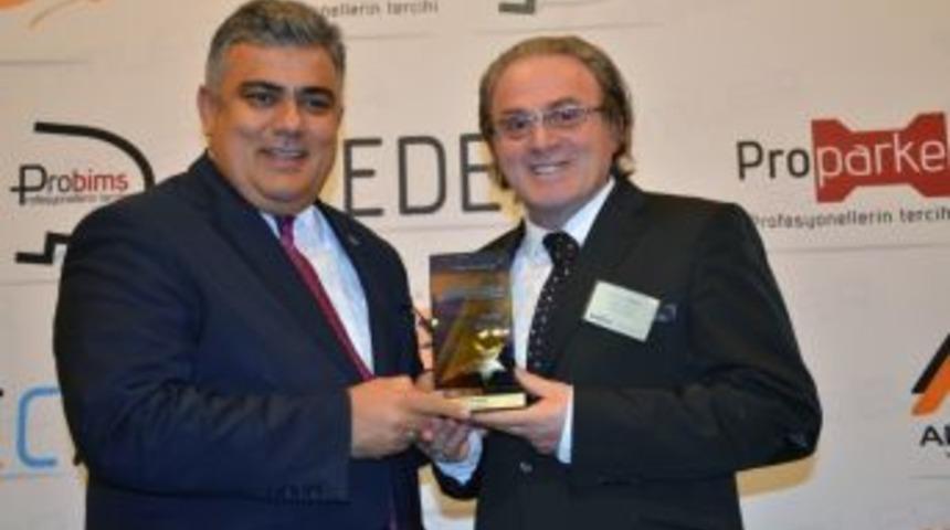 Başkan Özgüven’e “yılın Yerel Yöneticisi” Ödülü