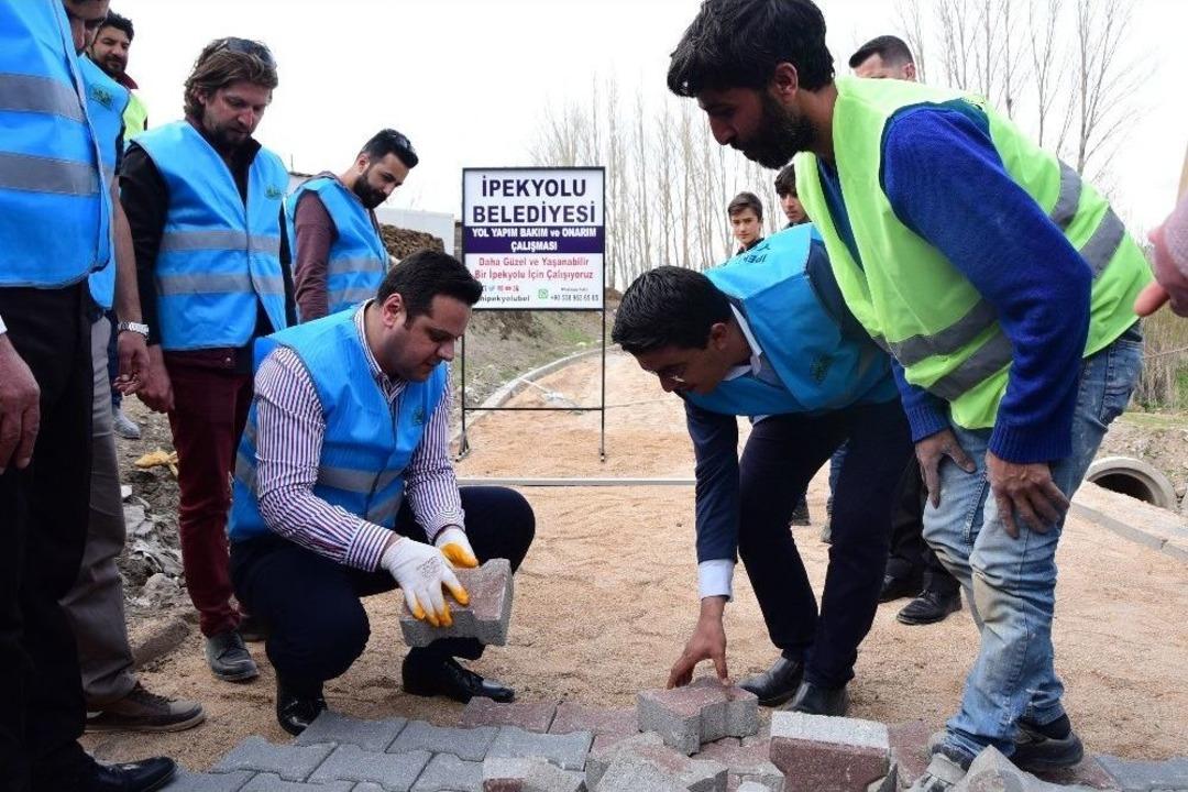 İpekyolu&rsquo;nda Yol Yapım &Ccedil;alışması