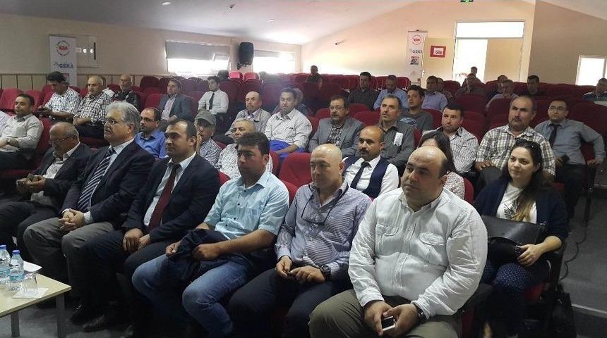 Aydın&rsquo;da Yetiştiricilere &lsquo;buzağı Bakım Ve Besleme&rsquo; Eğitimi Verildi