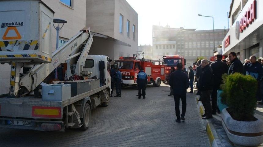 S&ouml;ke Belediyesi&rsquo;nde Yangın Paniği Yaşandı