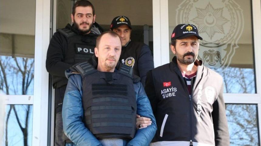 Otomobillerinde Uzun Namlulu Silahlar İle Yakalandılar