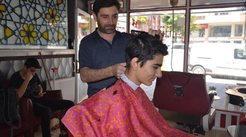 Bayram Berberlerin Y&uuml;z&uuml;n&uuml; G&uuml;ld&uuml;rd&uuml;