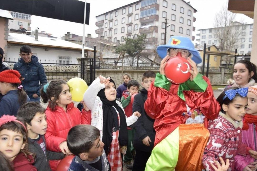 &Ccedil;ocuklar Bilgi Evinde Doyasıya Eğleniyor