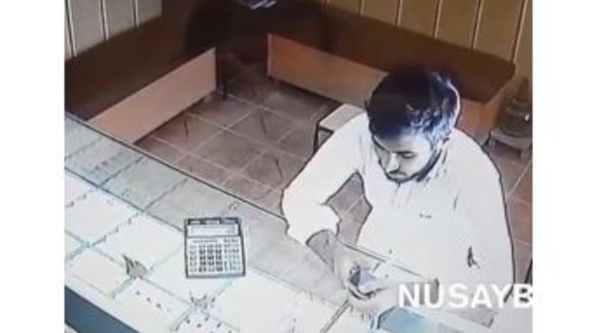 Y&uuml;z&uuml;k Almak İ&ccedil;in Girdi, 18 Bin Tl&rsquo;lik Altını Kaşla G&ouml;z Arasında &Ccedil;aldı
