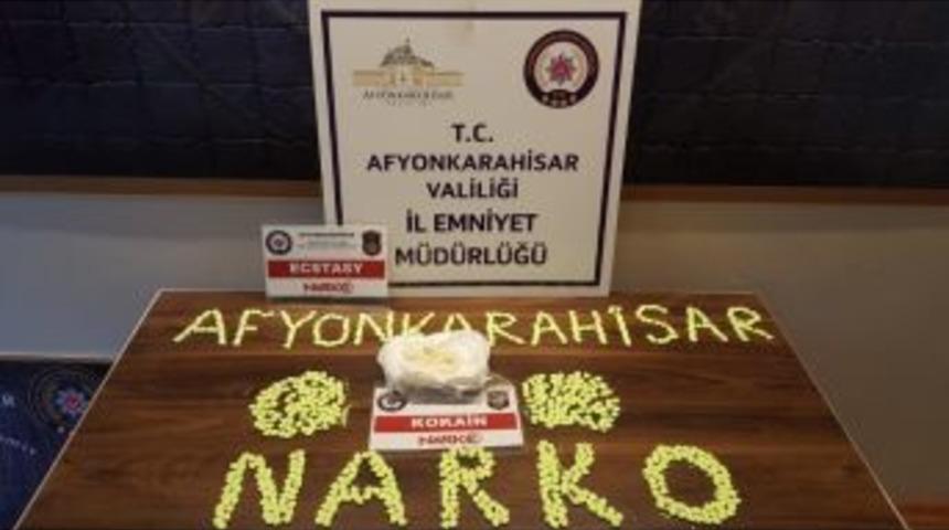 Durdurulan Ara&ccedil;tan &Ccedil;ok Sayıda Uyuşturucu Madde Ele Ge&ccedil;irildi