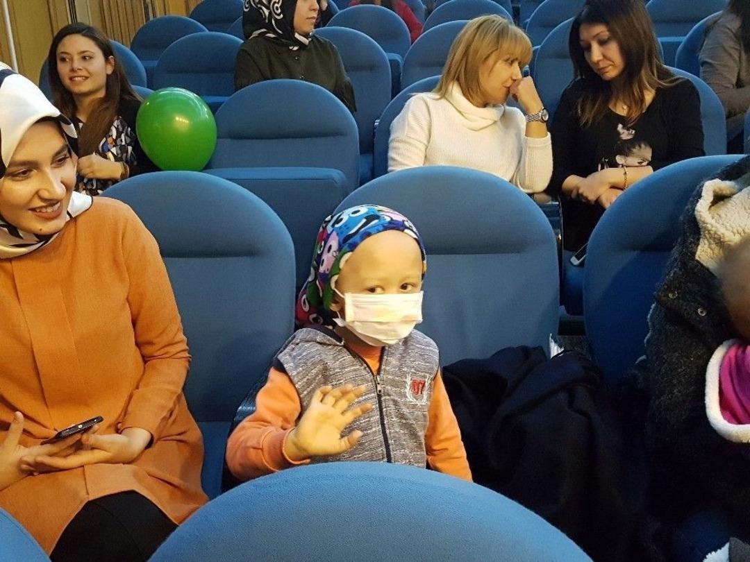 Hayatını Hastane Odalarında Ge&ccedil;iren L&ouml;semili &Ccedil;ocuklara Yılbaşı S&uuml;rprizi