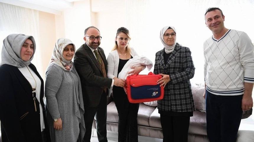 Kartepe&rsquo;de 2 Bin Aileye Bebek Ziyareti