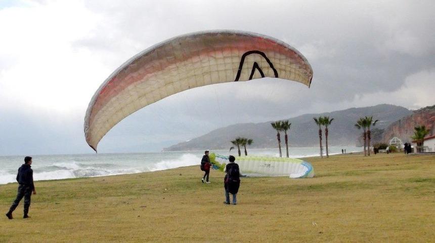 Yama&ccedil; Paraş&uuml;t&ccedil;&uuml;leri Selinus Plajında Eğitim Yaptı
