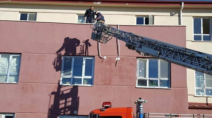 İtfaiyenin Yangın Eğitimleri S&uuml;r&uuml;yor