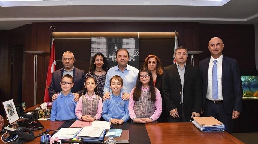 Başkan Kılı&ccedil; Koltuğunu Minik &Ouml;ğrencilere Devretti