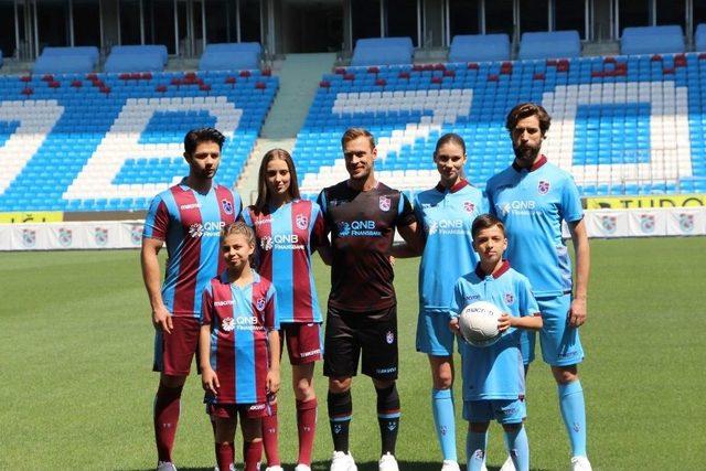 Trabzonspor, Macron İle 3 Yıllık Anlaşma İmzaladı