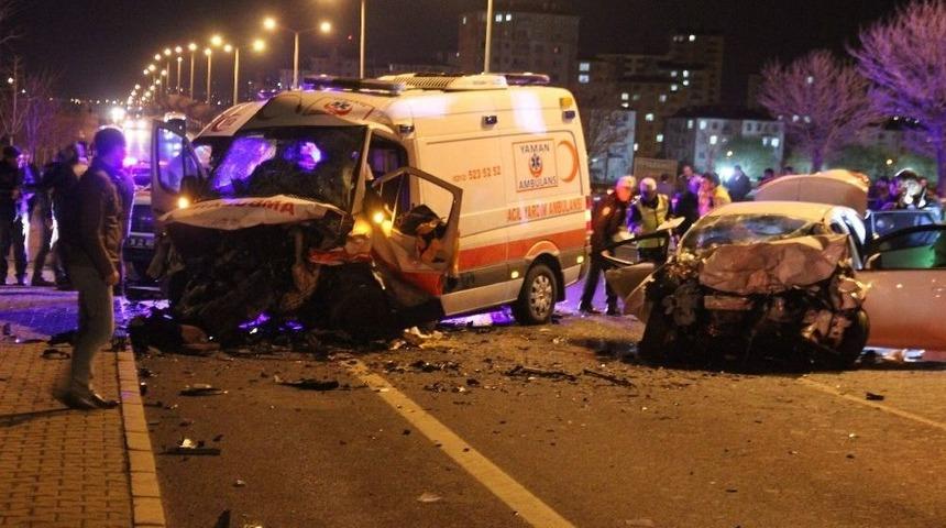 &Ccedil;ocukları Ve Torununu Kaybeden Annenin Ağlatan Ağıdı Halk Aşığı Tarafından Seslendirildi