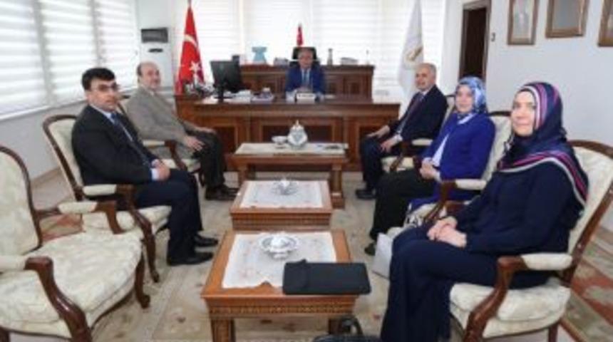 Vali Ahmet Hamdi Nayir: Din, Gerçek Kaynağından Öğrenilecek Bir Yapıya Kavuşmalı