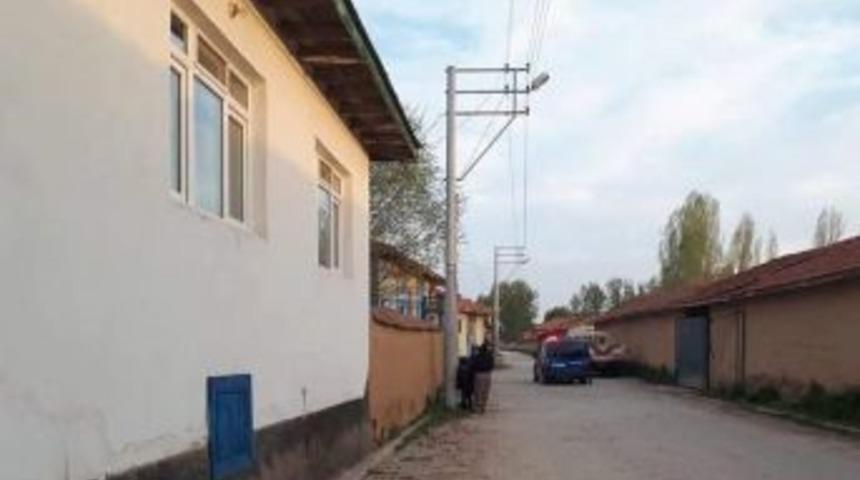 Kurusıkı Tabanca İle Kafasından Vuruldu, Ağır Yaralandı