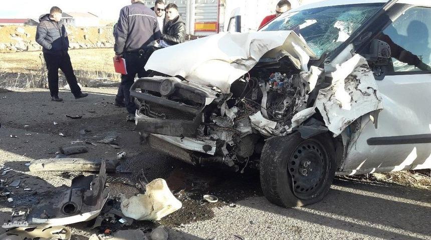 Kars&rsquo;ta Trafik Kazası: 5 Yaralı