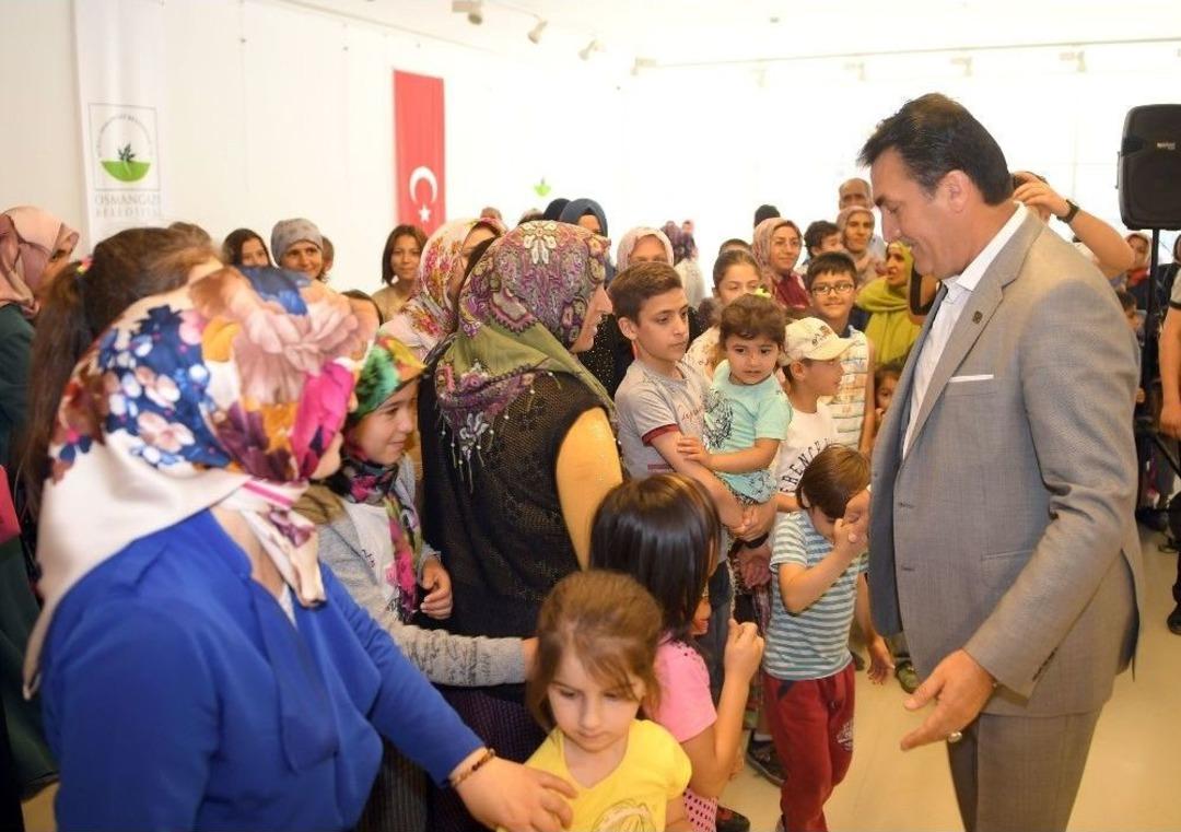 D&uuml;ndar&rsquo;dan &Ccedil;ocuklara Bayram Hediyesi