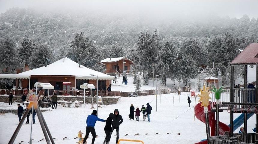 Denizli Teleferik Ve Bağbaşı Yaylası Beyaza B&uuml;r&uuml;nd&uuml;