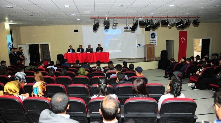 Yy&uuml;&rsquo;de &rsquo;&rsquo;van Turizminin D&uuml;n&uuml; Ve Bug&uuml;n&uuml;&rsquo;&rsquo; Konulu Panel