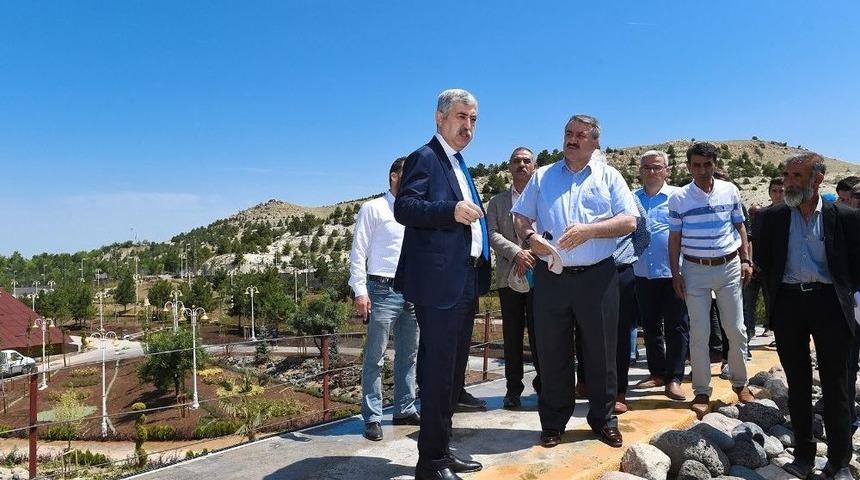 Polat, Doğal Yaşam Parkı Ve Hayvanat Bah&ccedil;esinde İncelemelerde Bulundu