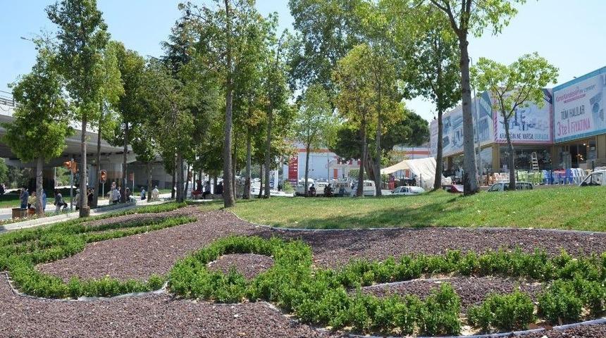 Kuşadası&rsquo;nda &Ccedil;evre Yolu Kavşaklarında Peyzaj &Ccedil;alışması Devam Ediyor