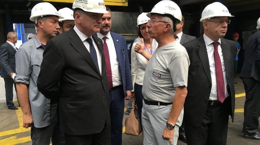 Bakan &Ouml;zl&uuml;&rsquo;den Demir &Ccedil;elik Fabrika Ziyareti