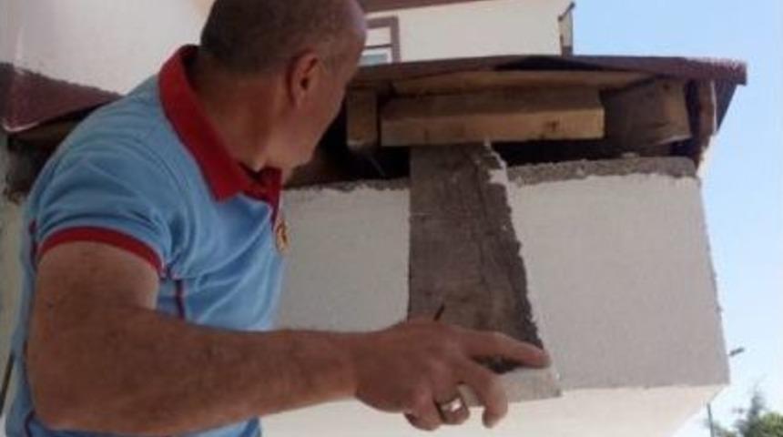 Çatı Katında Sıkışan Yavru Kediyi İtfaiye Kurtardı