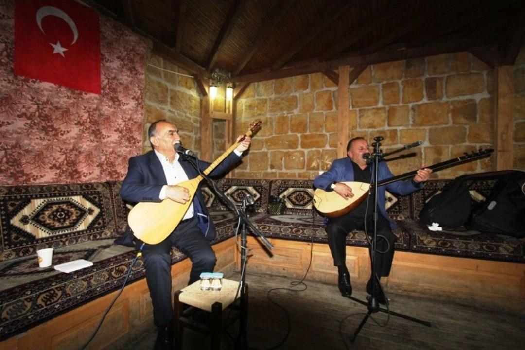 Aşıklar Gecesi B&uuml;y&uuml;k Beğeni Topladı