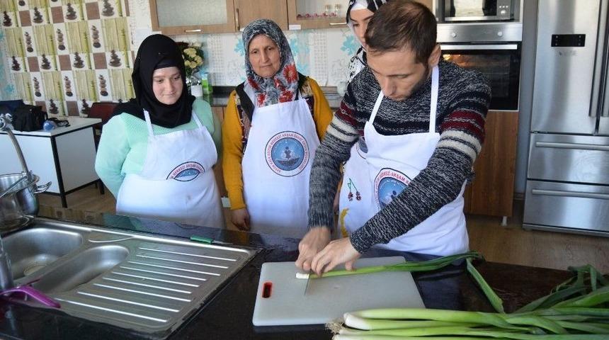 Sason&rsquo;da Kadınlara Yemek Kursu
