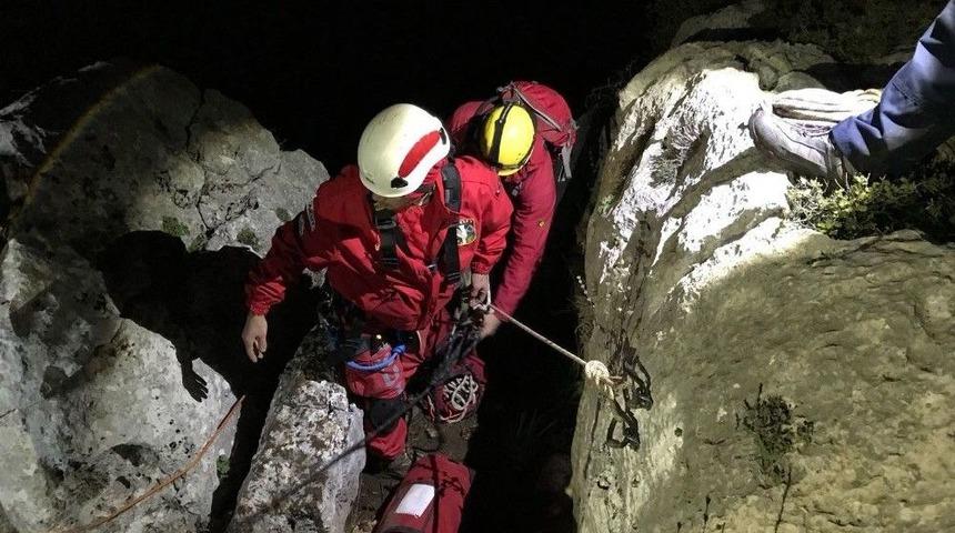 250 Metrelik U&ccedil;urumda Mahsur Kalan Dağcı, Akut Ve Afad Ekiplerince Kurtarıldı
