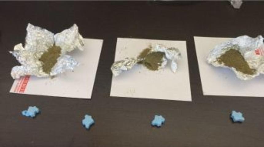 Modem Kutusuna Gizleyip Getirdiği Uyuşturucu İle Yakalandı