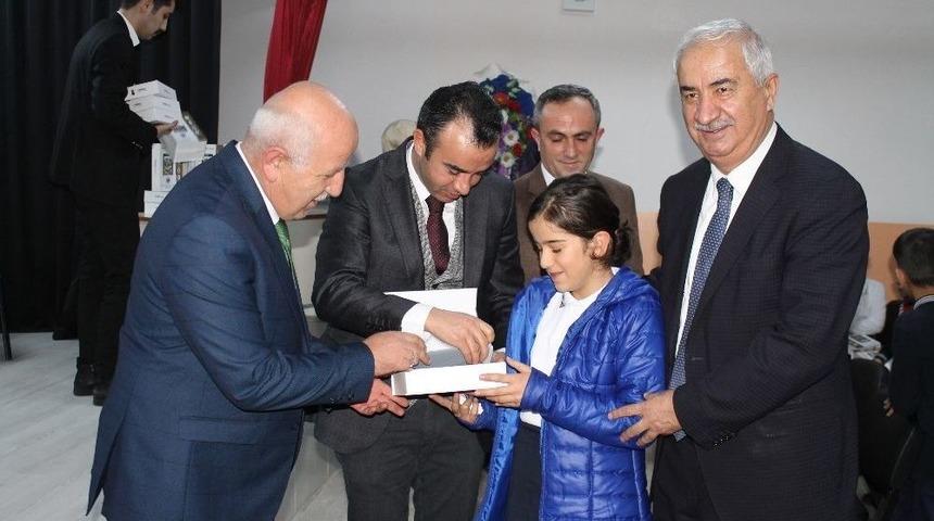 Ayyıldızlı Koreografide Yer Alan &Ouml;ğrenciler &Ouml;d&uuml;llendirildi