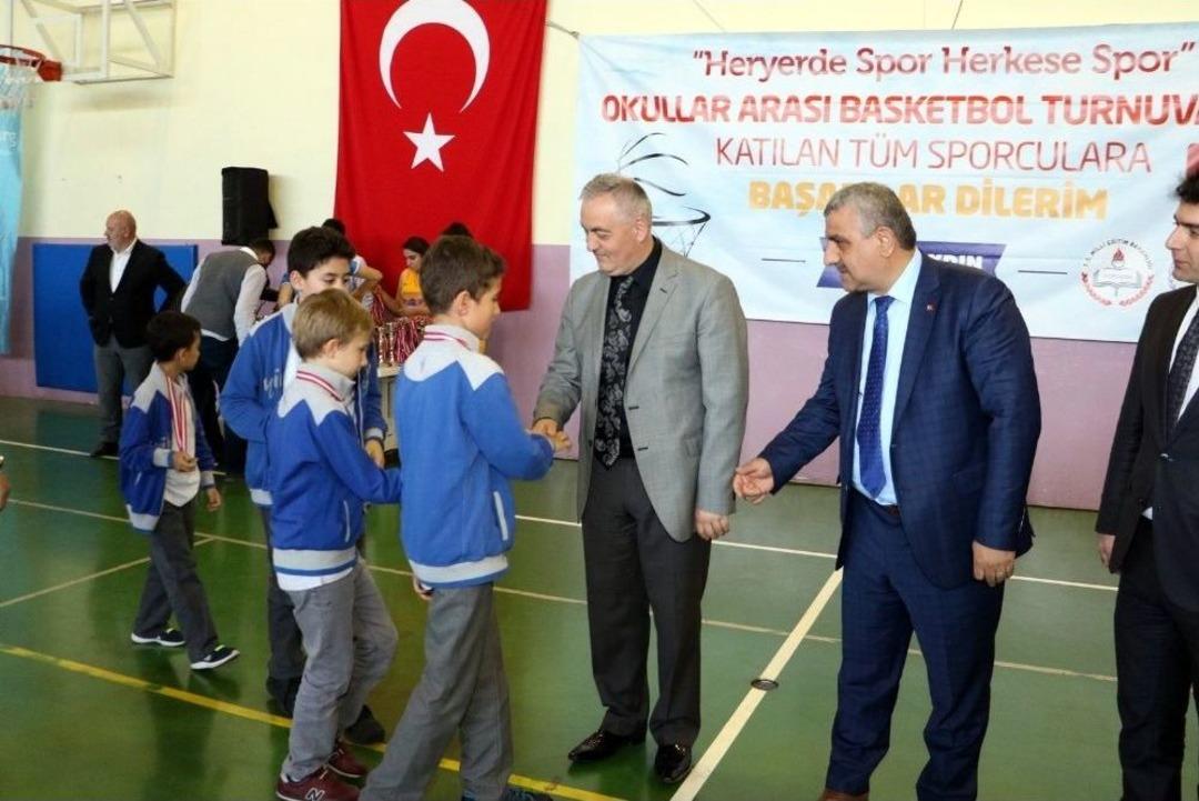 Ey&uuml;psultan Okullararası Basketbol Turnuvası Sona Erdi