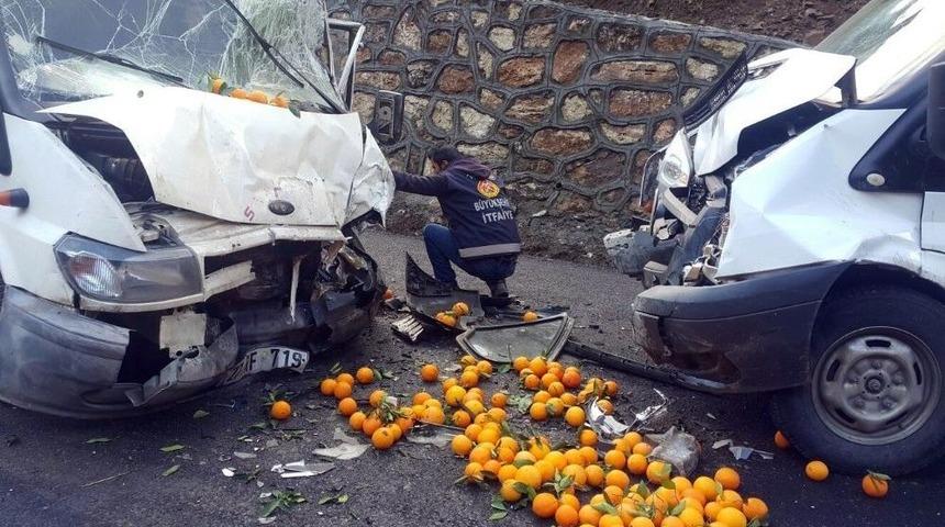 Van&rsquo;da Trafik Kazası: 3 Yaralı