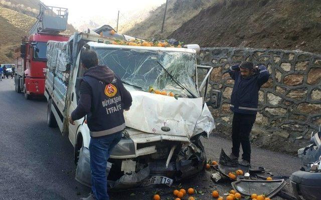 Van’da Trafik Kazası: 3 Yaralı