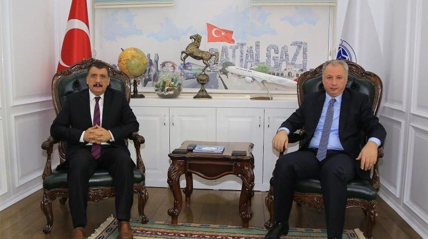 Battalgazi Kaymakamından Başkan G&uuml;rkan&rsquo;a &Ouml;vg&uuml;