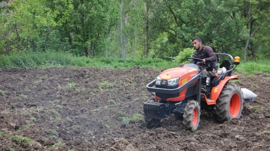 Hakkari&rsquo;de &Ccedil;ift&ccedil;iler Tarla S&uuml;rmeye Başladı