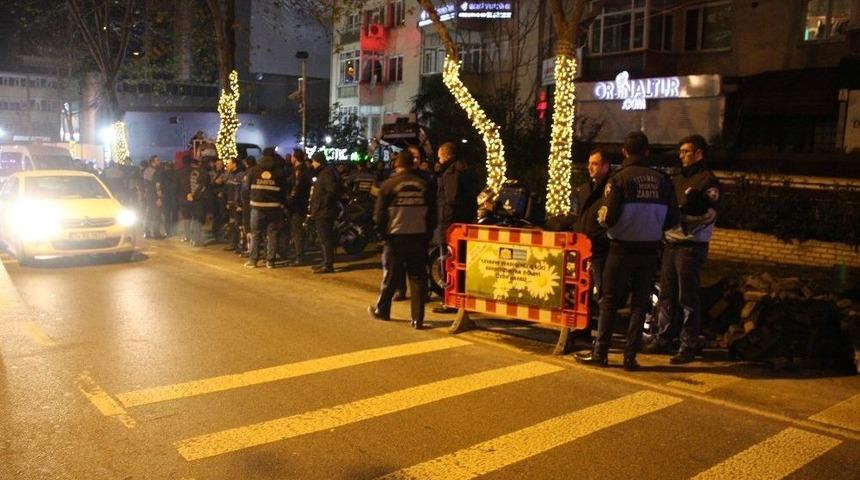 Kaldırım &Ccedil;alışması Zabıta Ekiplerini Karşı Karşıya Getirdi