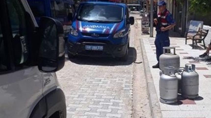 Kargo Kamyoneti Yayayı Ezdi: 1 &Ouml;l&uuml;