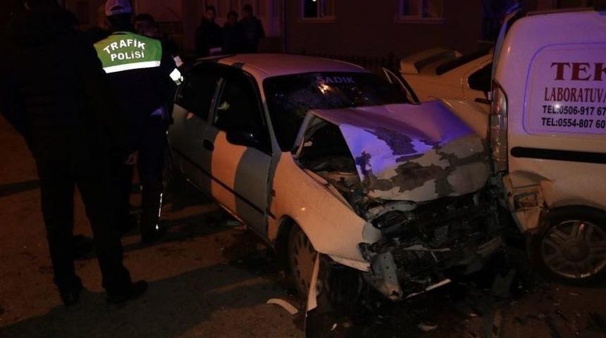 &Ccedil;ankırı&rsquo;da Trafik Kazası: 4 Yaralı