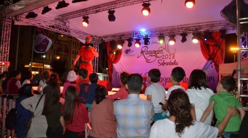 Hacivat Ve Karag&ouml;z &Ccedil;ocuklar İle Vedalaştı