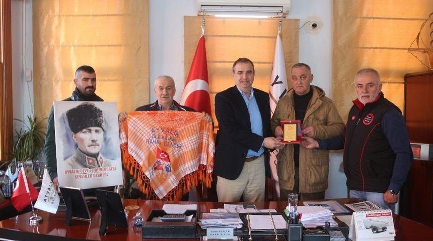 Ayvalıklı Devecilerden Başkan Gen&ccedil;er&rsquo;e Teşekk&uuml;r