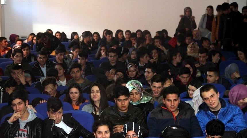 Gen&ccedil;lere Bağımlılıkla M&uuml;cadele Konusunda Seminer Verildi