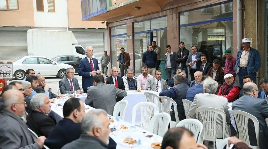 Başkan, Hürriyet Caddesi Esnaflarıyla Buluştu