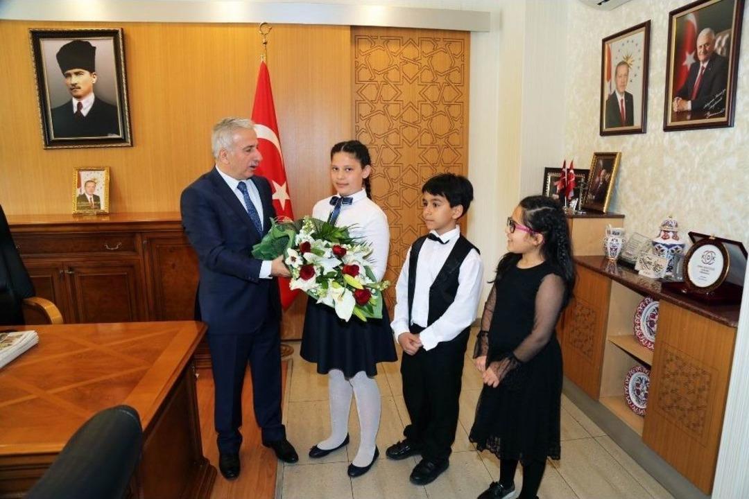 Uykusuzluktan Dert Yanan Minik Vali: "acilen Tekli Eğitime Ge&ccedil;ilmeli"