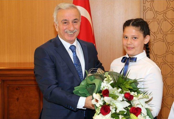 Uykusuzluktan Dert Yanan Minik Vali: "acilen Tekli Eğitime Geçilmeli" G1