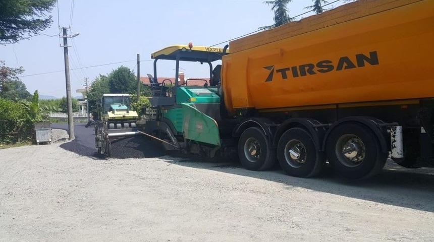 Sapanca&rsquo;da Asfaltlama &Ccedil;alışmaları S&uuml;r&uuml;yor
