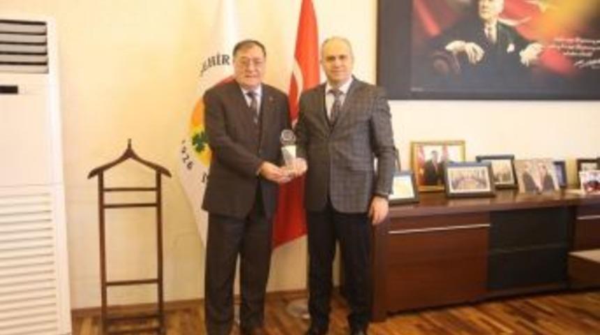 Emniyet M&uuml;d&uuml;r&uuml; Artunay, Ntso Başkanı Parmaksız&rsquo;a Teşekk&uuml;r Plaketi Verdi